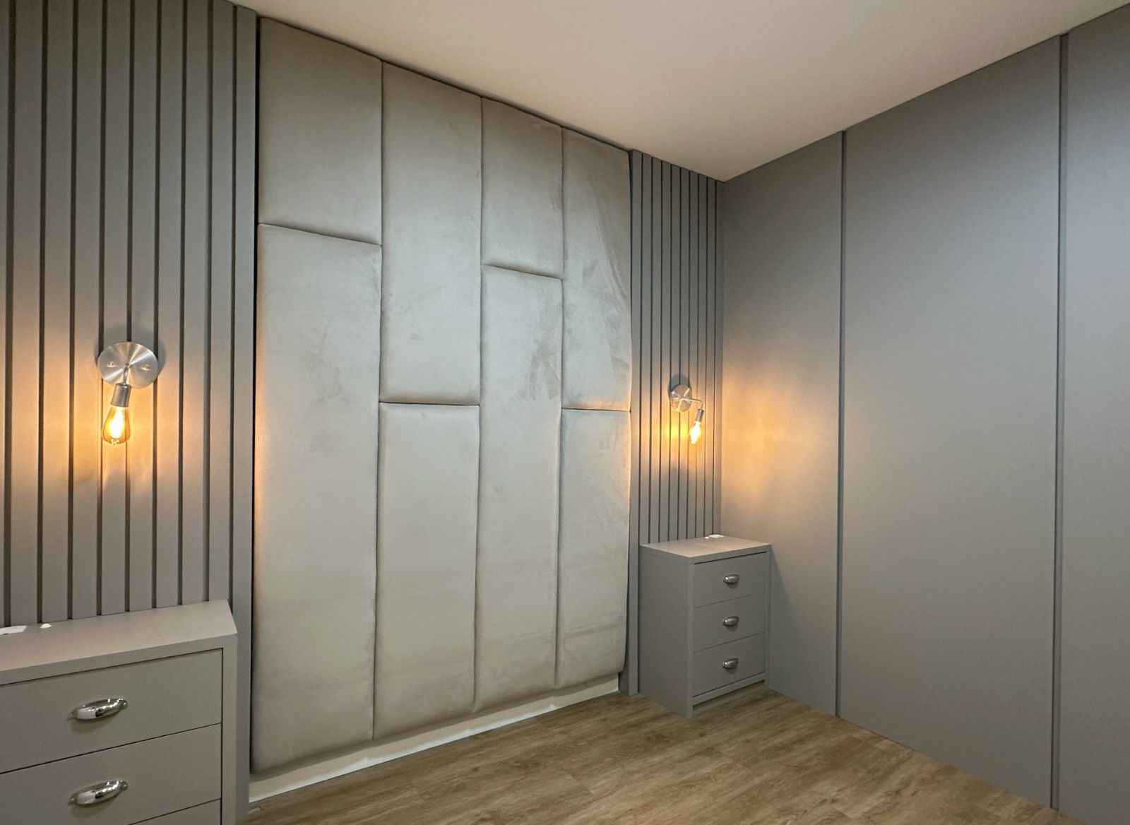 Detalhe do quarto mobiliado